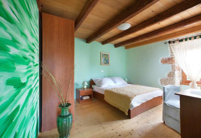 4 Bedroom Villa with Pool near Pula, sleeps 8-10