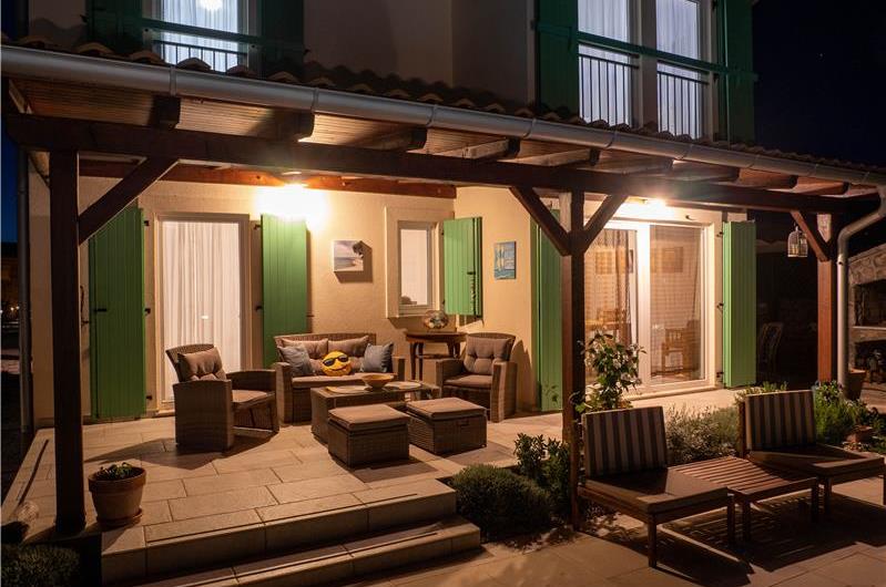 3 Bedroom Villa with Heated Pool near Malinska , Krk Island, Sleeps 6