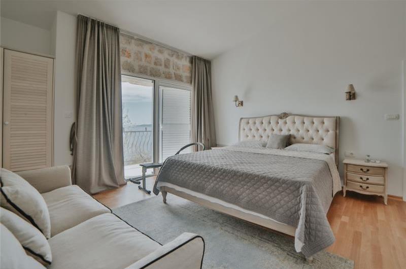 4 Bedroom Villa with Pool near Budva, Sleeps 8