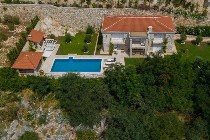 Sea-view villa in Budva, photograph 3