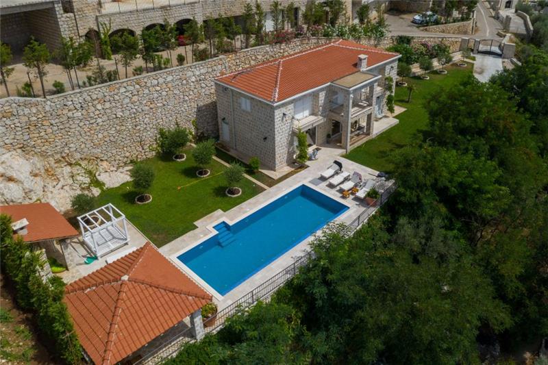 Sea-view villa in Budva, photograph 5