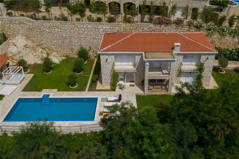 Sea-view villa in Budva, photograph 6