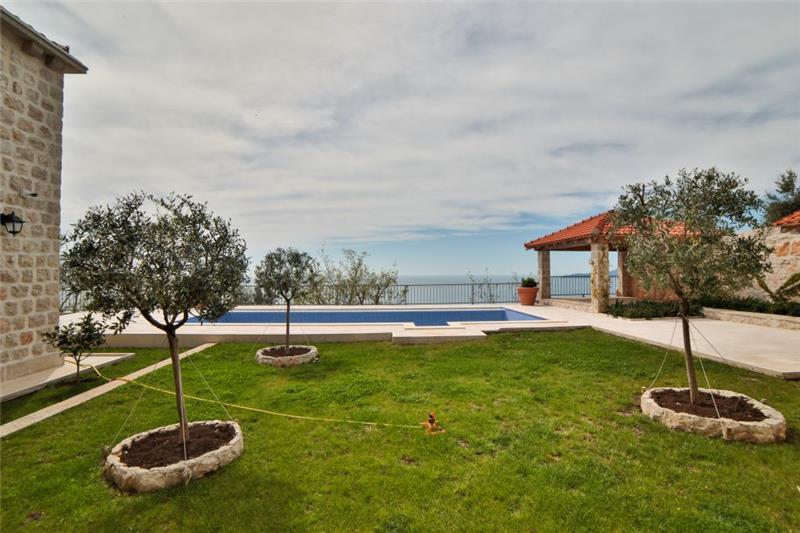 Sea-view villa in Budva, photograph 8