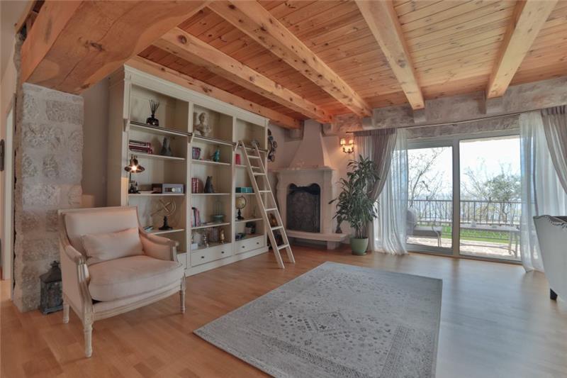 Sea-view villa in Budva, photograph 19