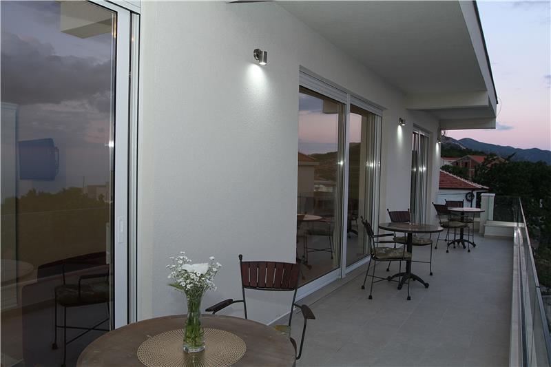 Sea-view villa in Budva, photograph 2