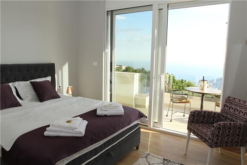 Sea-view villa in Budva, photograph 4