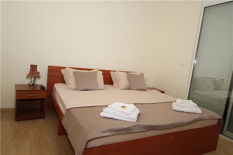Sea-view villa in Budva, photograph 6