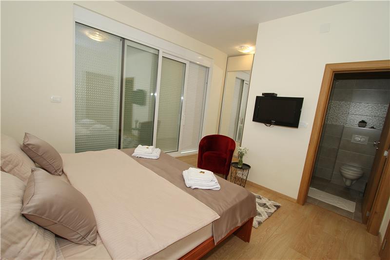 Sea-view villa in Budva, photograph 7