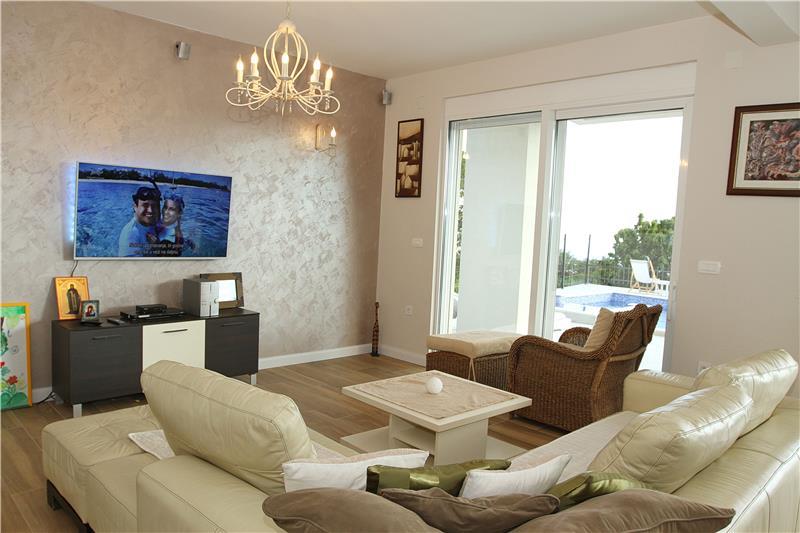 Sea-view villa in Budva, photograph 20