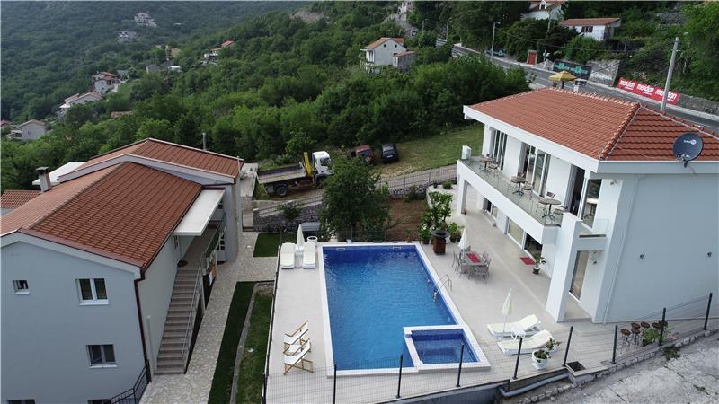 3 Bedroom Villa with Infinity Pool near Budva, Sleeps 6 