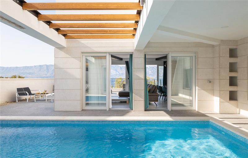 Sea-view villa in Povlja, photograph 2