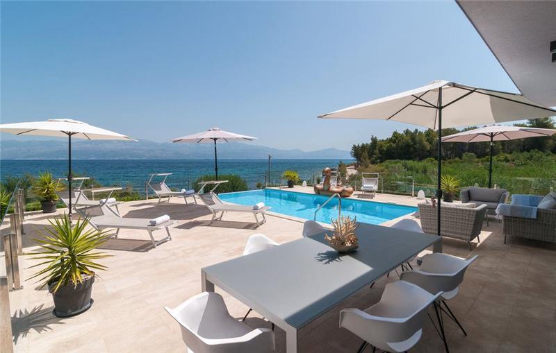 3 Bedroom Beachfront Villa with Pool near Sutivan, Brac Island, Sleeps 8