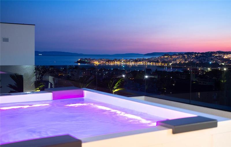 4 Bedroom Luxury Villa with Pool and Rooftop Jacuzzi near Split. Sleeps 8-10