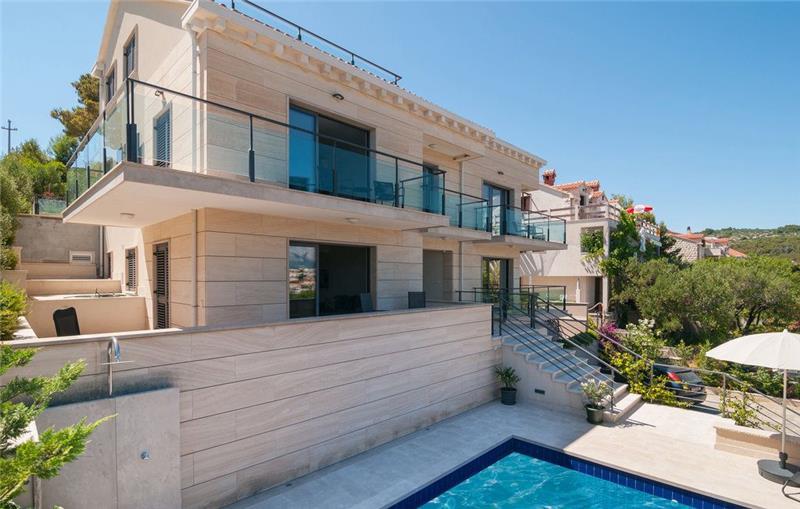 Beachfront villa in Selca, photograph 4