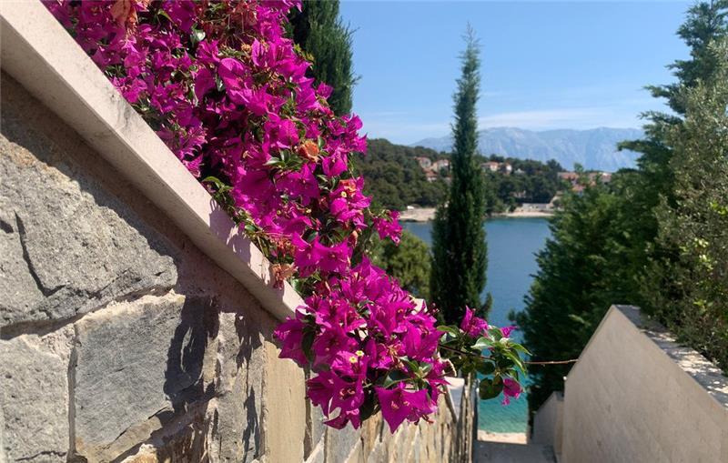 Beachfront villa in Selca, photograph 19