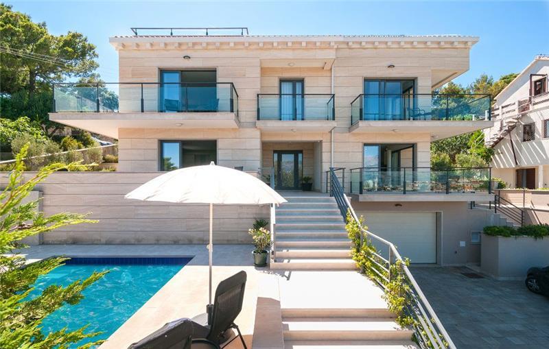 Beachfront villa in Selca, photograph 1