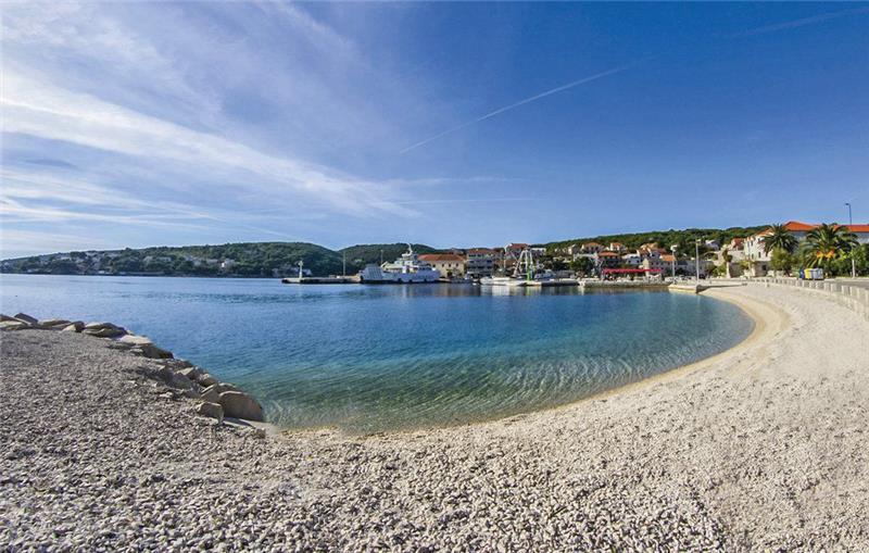 Beachfront villa in Selca, photograph 20