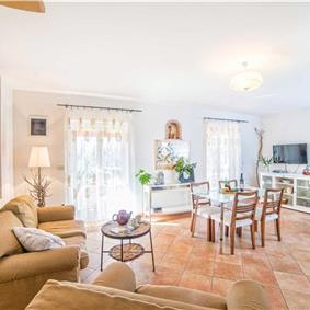 2 Bedroom Villa with Pool near Umag, sleeps 4