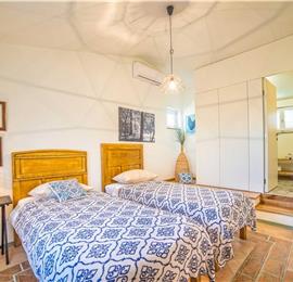 2 Bedroom Villa with Pool near Umag, sleeps 4