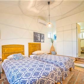 2 Bedroom Villa with Pool near Umag, sleeps 4