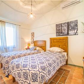 2 Bedroom Villa with Pool near Umag, sleeps 4