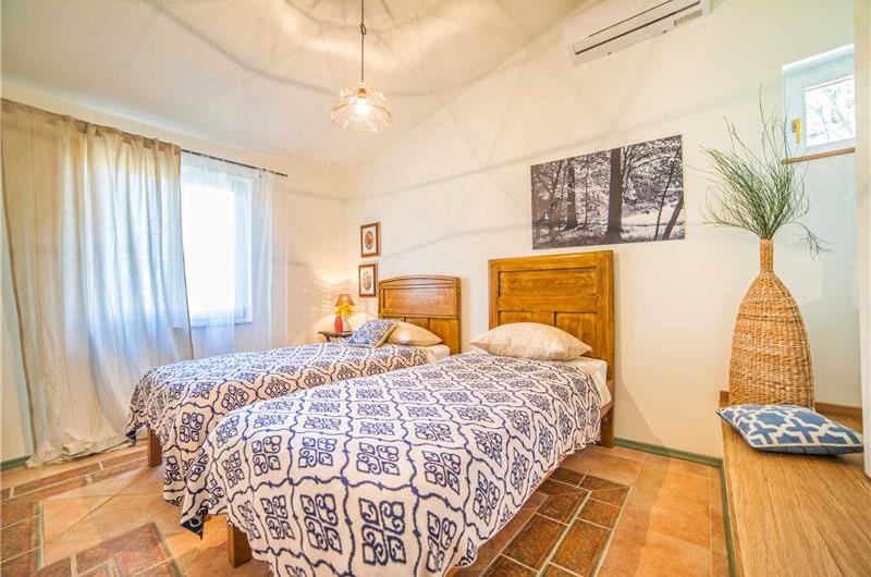 2 Bedroom Villa with Pool near Umag, sleeps 4