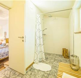 2 Bedroom Villa with Pool near Umag, sleeps 4