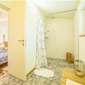 2 Bedroom Villa with Pool near Umag, sleeps 4