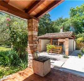 2 Bedroom Villa with Pool near Umag, sleeps 4