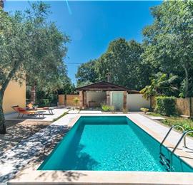 2 Bedroom Villa with Pool near Umag, sleeps 4