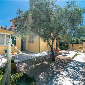 2 Bedroom Villa with Pool near Umag, sleeps 4