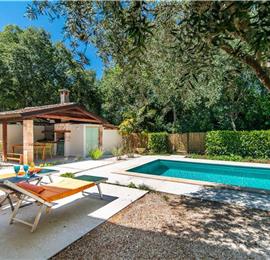 2 Bedroom Villa with Pool near Umag, sleeps 4