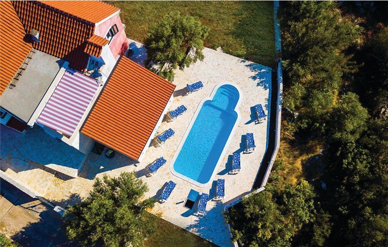 Sea-view villa in Milna, photograph 2