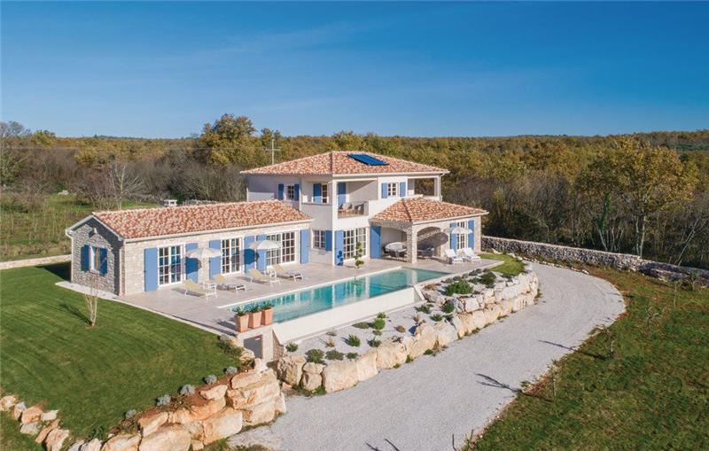 5 Bedroom Istrian Villa with Large Pool and Garden near Porec. Sleeps 10