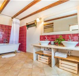 2 Bedroom Villa with Pool near Umag, sleeps 3