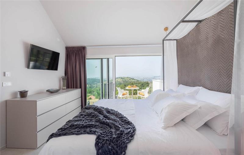 Sea-view villa in Split, photograph 20
