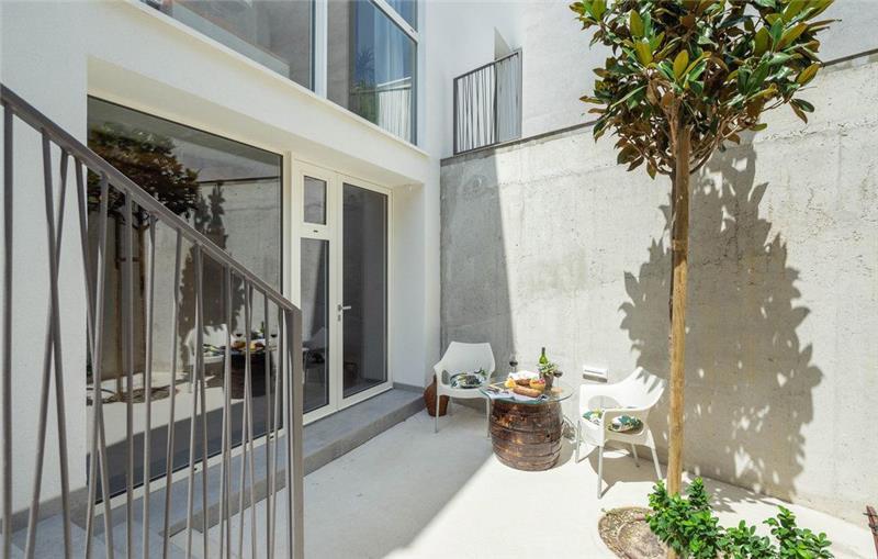 Sea-view villa in Split, photograph 4