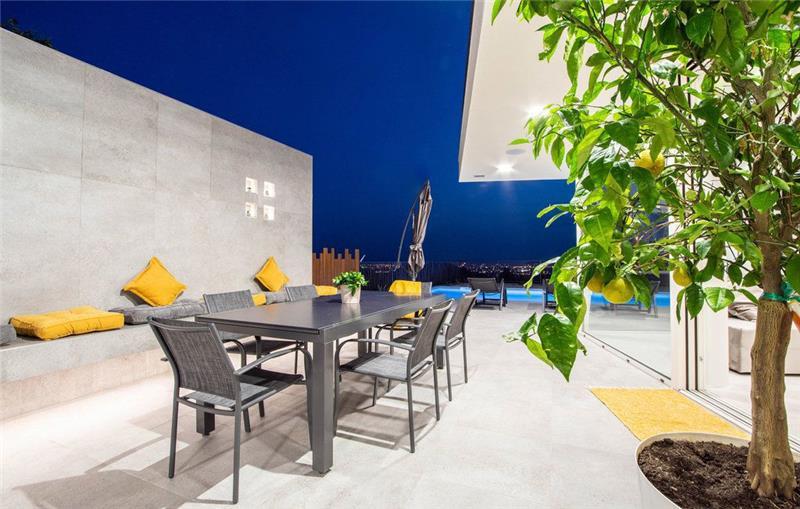 Sea-view villa in Split, photograph 7