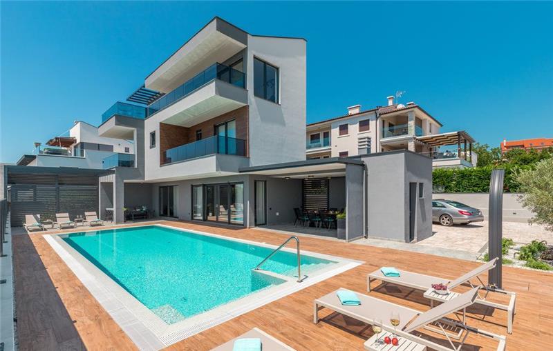 Sea-view villa in Fazana, photograph 1