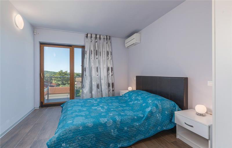 Sea-view villa in Pula, photograph 24