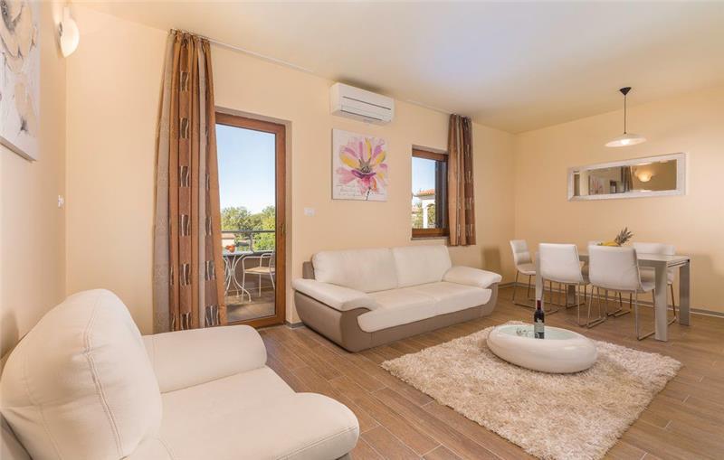 Sea-view villa in Pula, photograph 12
