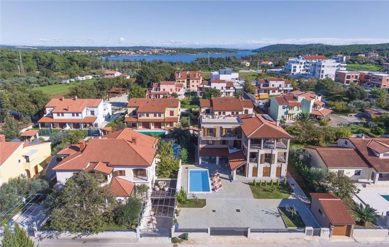 Sea-view villa in Pula, photograph 2