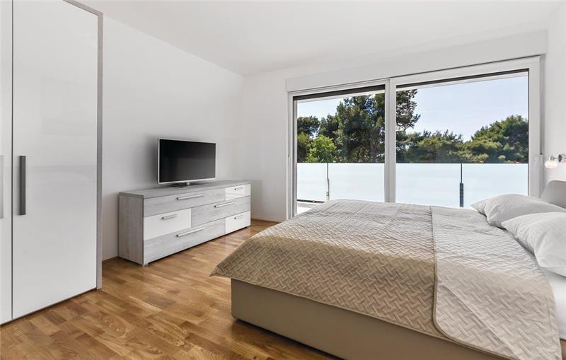 Beachfront villa in Pula, photograph 6