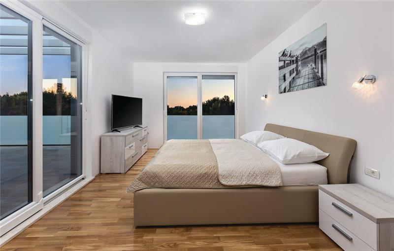 Beachfront villa in Pula, photograph 12