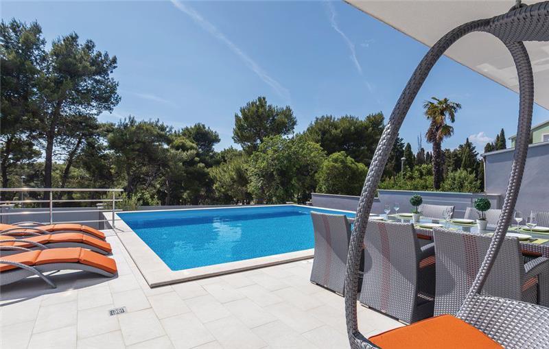 Beachfront villa in Pula, photograph 4