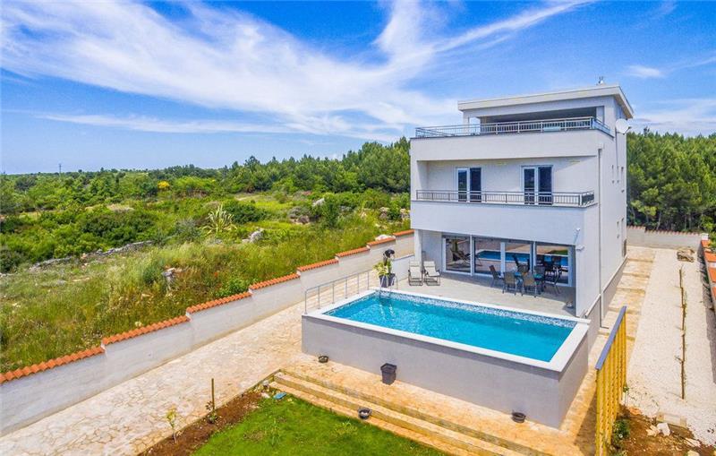 Sea-view villa in Medulin, photograph 3