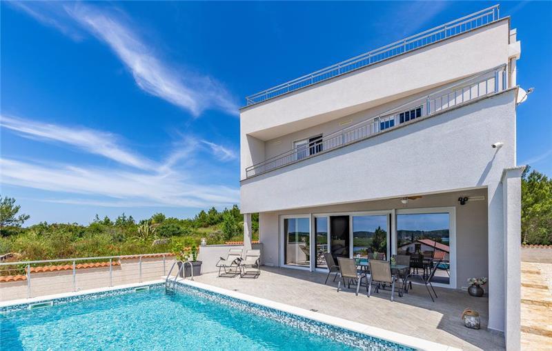 Sea-view villa in Medulin, photograph 7