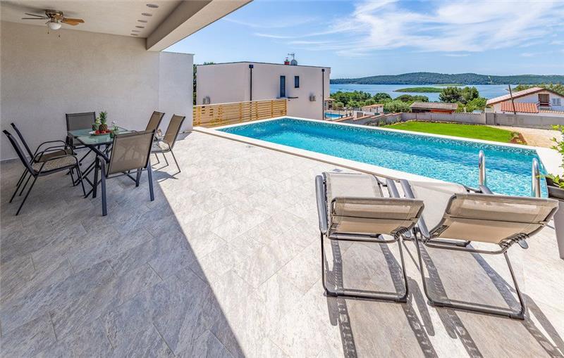 Sea-view villa in Medulin, photograph 9