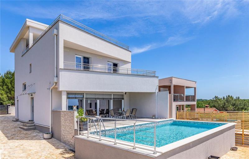 Sea-view villa in Medulin, photograph 1