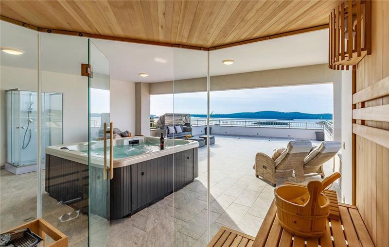 Sea-view villa in Medulin, photograph 2